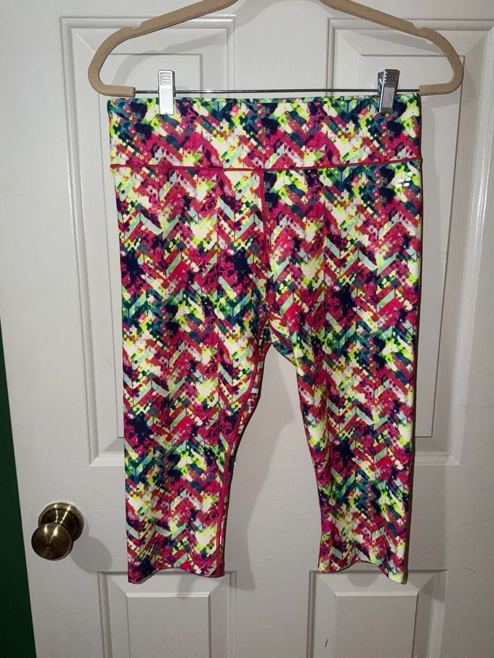 BCG Capri Leggings Size M Multicolored Chevron Activewear